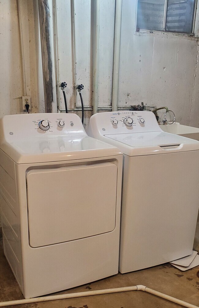 Building Photo - 3260 Dudley St