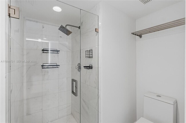 Building Photo - 19101 NE 36th Pl