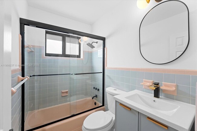 Building Photo - 1240 NE 138th St