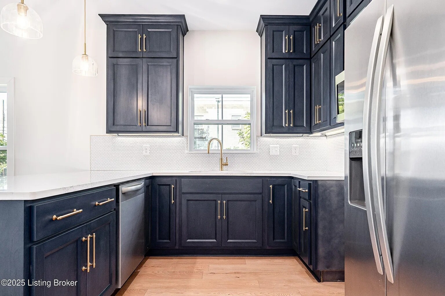 Building Photo - 935 E Madison St