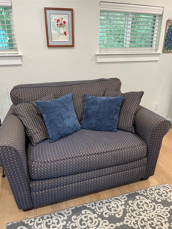 Building Photo - 165 Ranchette St