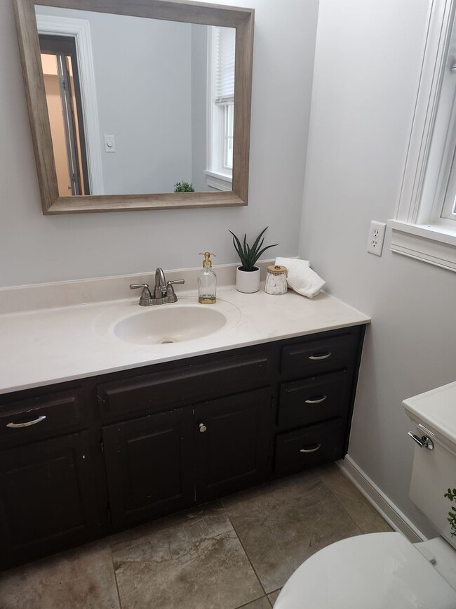 Building Photo - Chesterfield-Chester Area- Convenient to F...