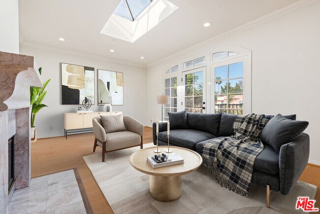 Building Photo - 2025 S Beverly Glen Blvd