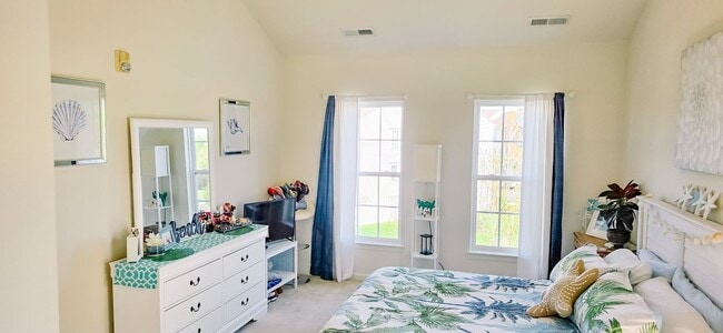 Building Photo - Stunning 2-Bed, 2-Bath Condo in Salisbury