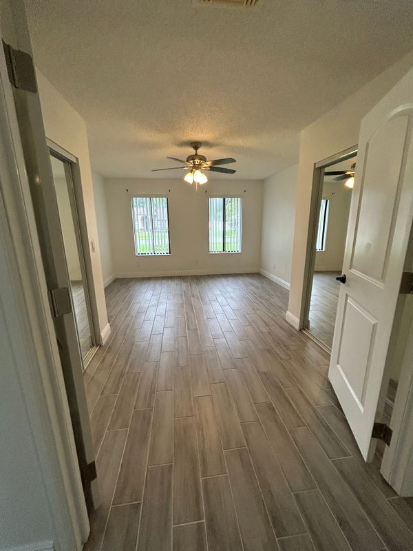 Building Photo - 580 Carrigan Ave