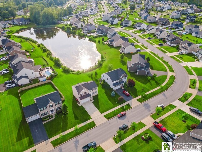 Building Photo - 27 Middlebury Ln