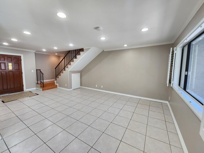 Building Photo - 1502 Rock Glen Ave