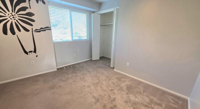 Building Photo - 3922 S Lamplighter Wy