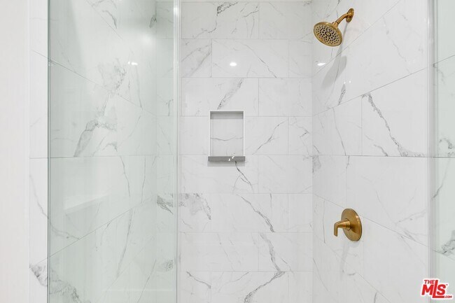 Building Photo - 40 Rose Ave