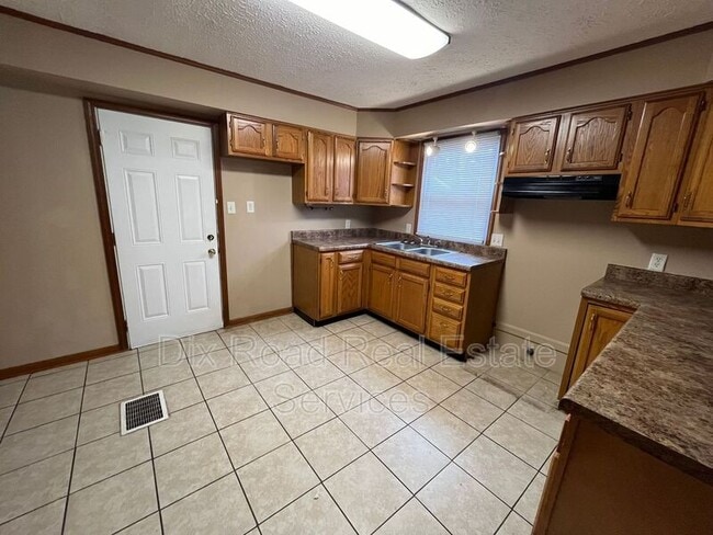 Building Photo - 2009 Brell Dr