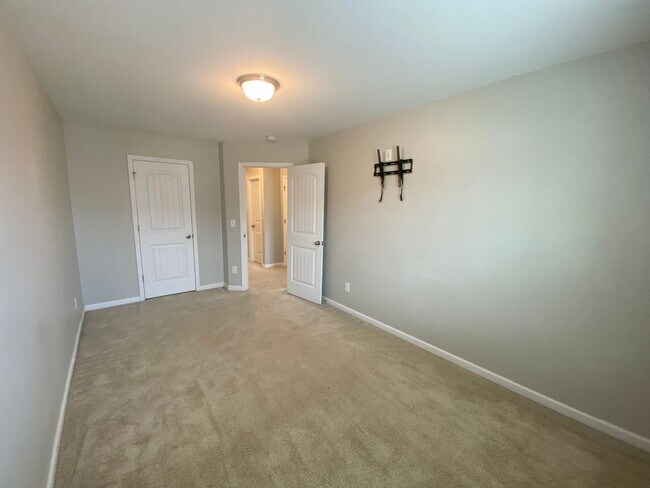 Building Photo - **Charming 3/2.5 Townhome in Clayton**