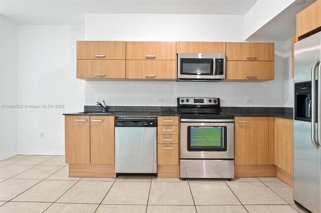 Building Photo - 350 S Miami Ave