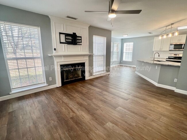 Building Photo - 213 Piney Woods Ln