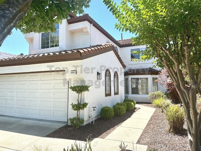 Primary Photo - Beautiful 3 Bed / 2.5 Bath / 2,211 Sqft Sa...