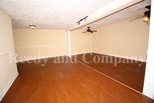 Building Photo - 3340 Morningview Dr