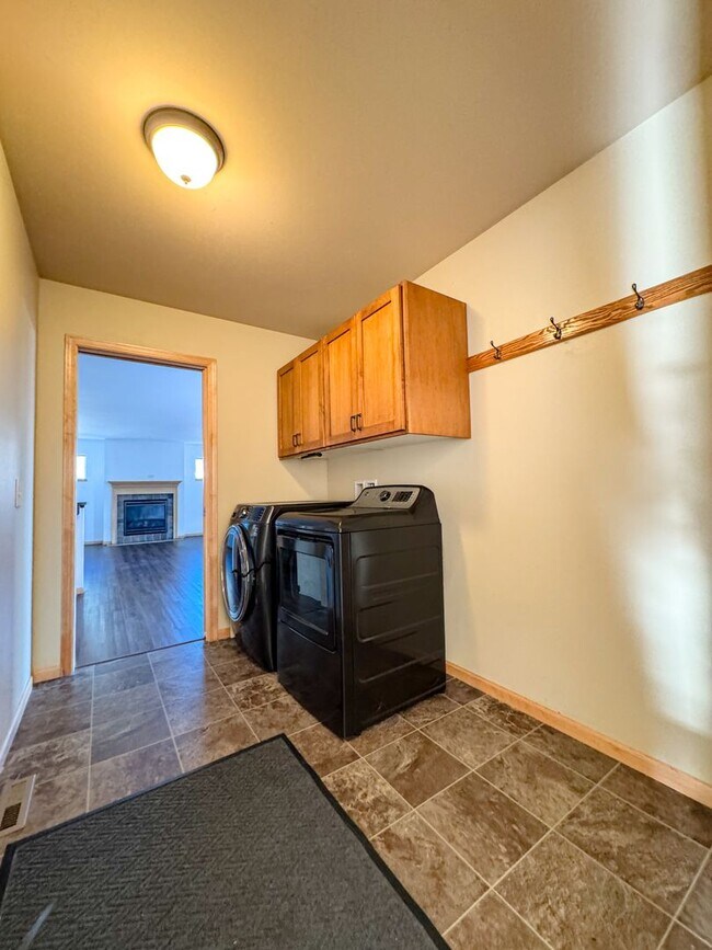 Building Photo - 1139 Cathedral Point Dr