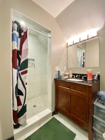 Building Photo - 46 Creighton St