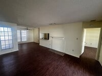 Building Photo - Sunset Villa Apartments Downstairs Unit