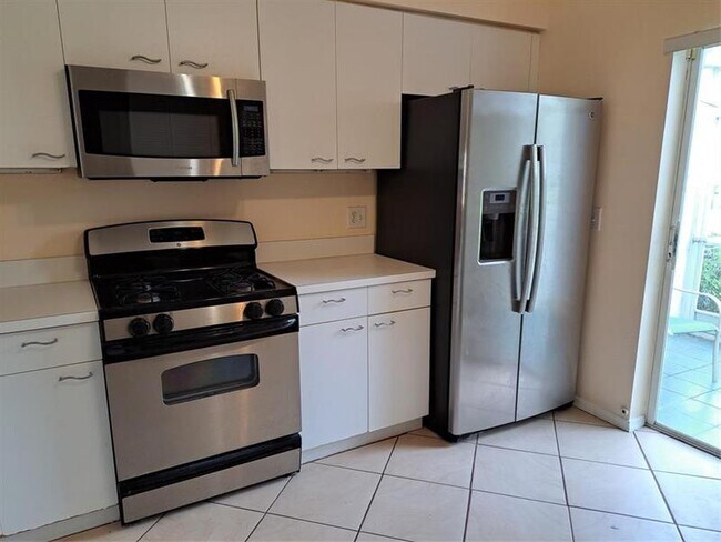 Building Photo - 8123 San Carlos Cir