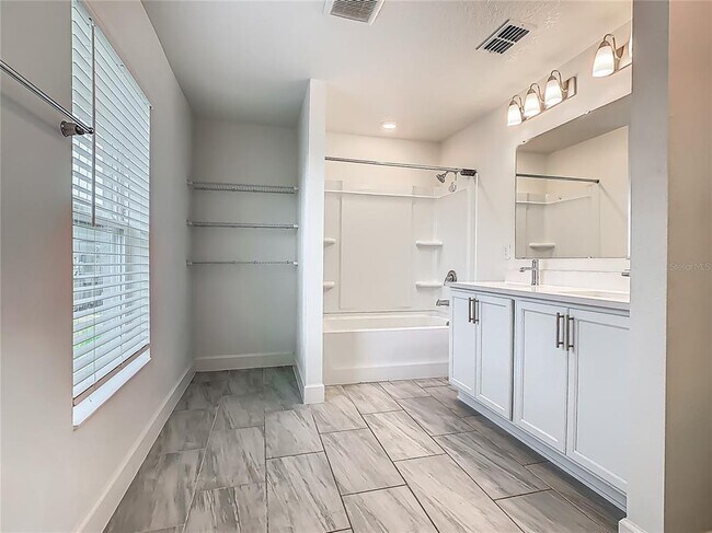 Building Photo - 260 Summerlin Loop