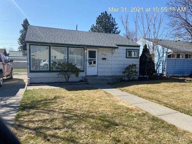 Building Photo - Northtown Area Home