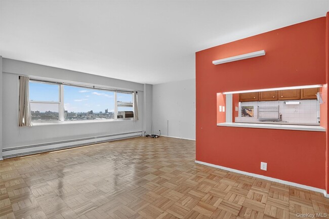 Building Photo - 6 Fordham Hill Oval