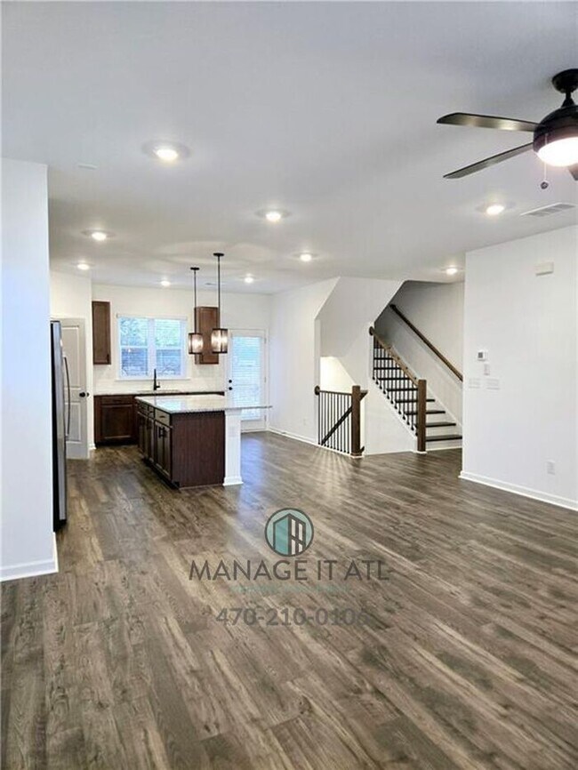 Building Photo - Beautiful End-Unit three-story townhome in Tucker