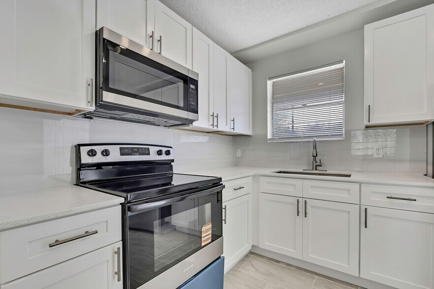 Building Photo - 10981 W Tidewater Cir