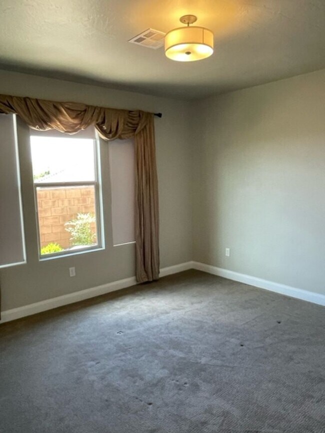 Building Photo - 4 Bedroom Condo With a Community Pool and ...