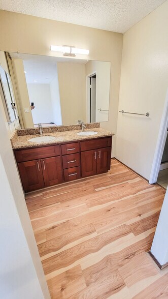 Main Varities - 203 Oriole Ct