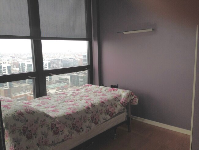 Building Photo - 210 S Desplaines St