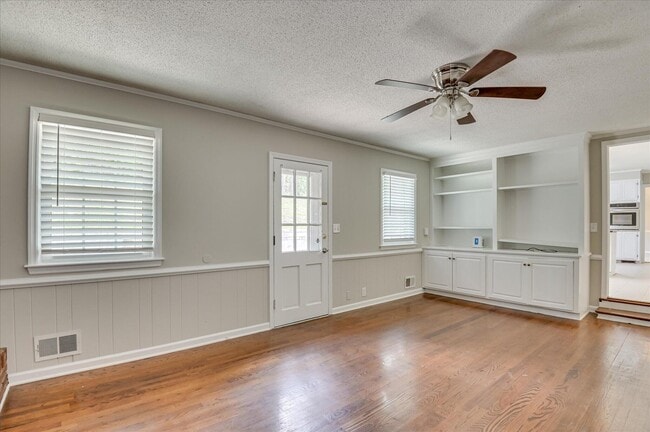 Building Photo - 986 Campbellton Dr