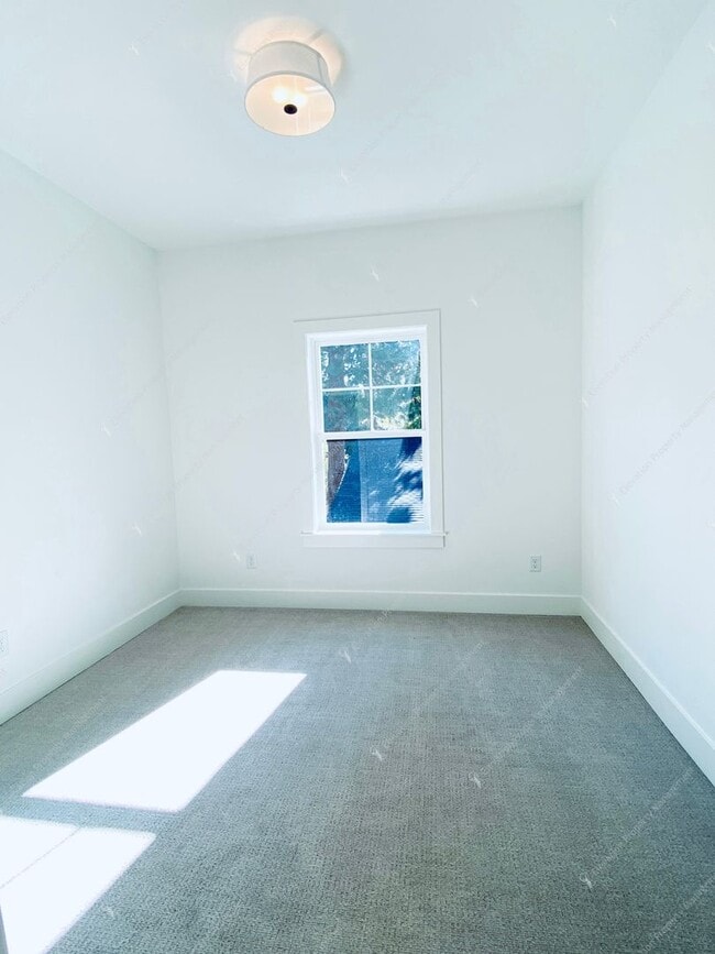 Building Photo - Modern 1 BR ADU near Downtown Bend - utili...