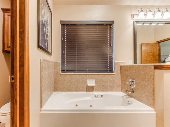 Building Photo - 16616 Hardwood Pl