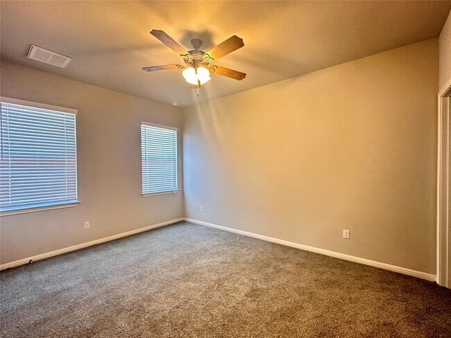 Building Photo - 137 Rustic Glen Dr