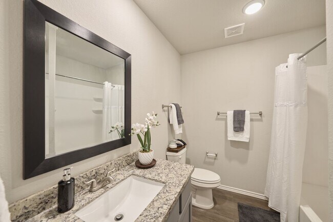 Building Photo - 901 Chickasaw Dr