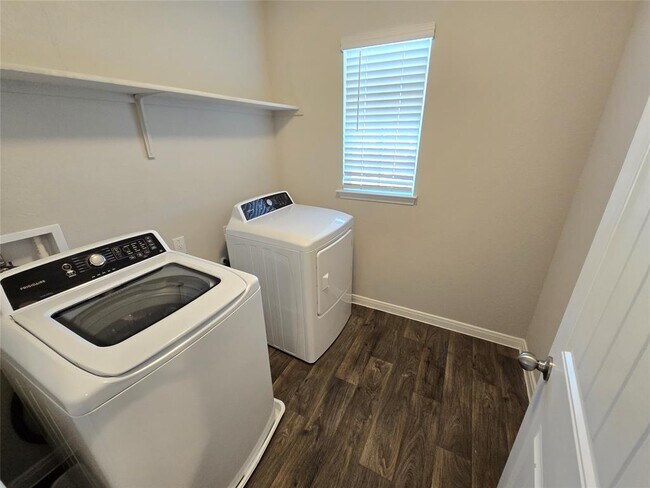 Building Photo - 13903 Macquarie Dr