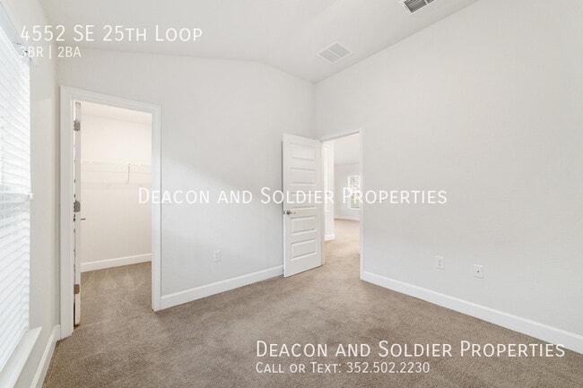 Building Photo - 4552 SE 25th Loop