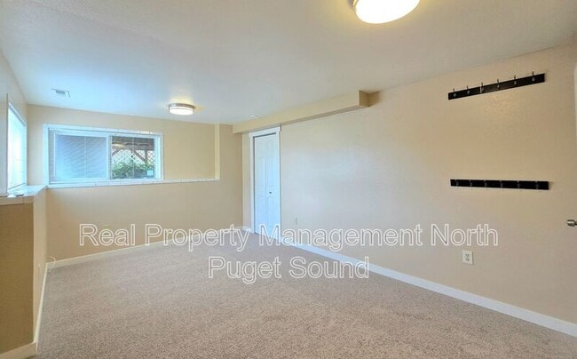 Building Photo - 10914 Willow Rd