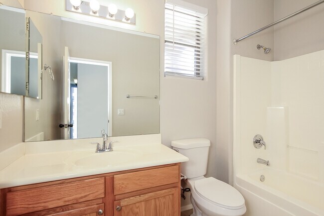 Building Photo - 9038 W Villa Maria Dr