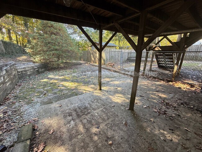 Building Photo - 2203 Maywood St