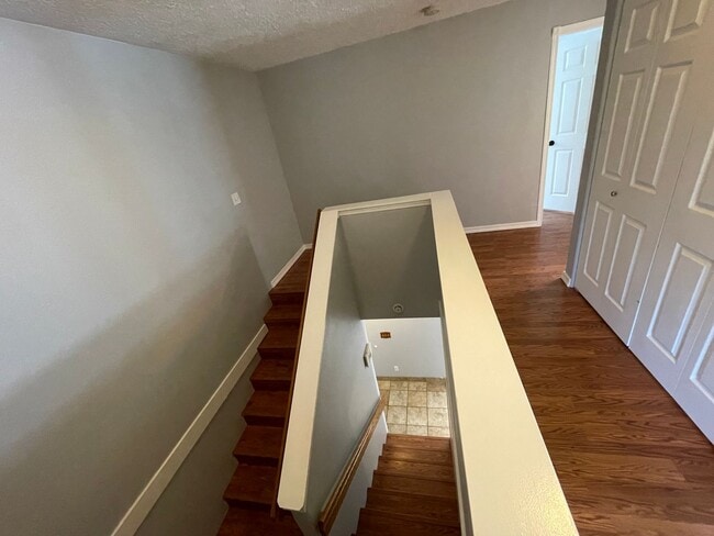 Building Photo - SE Home 3Bd/2.5Ba Home Close to the Willamette River off McLoughlin Blvd. 2 Car Garage and Washer...