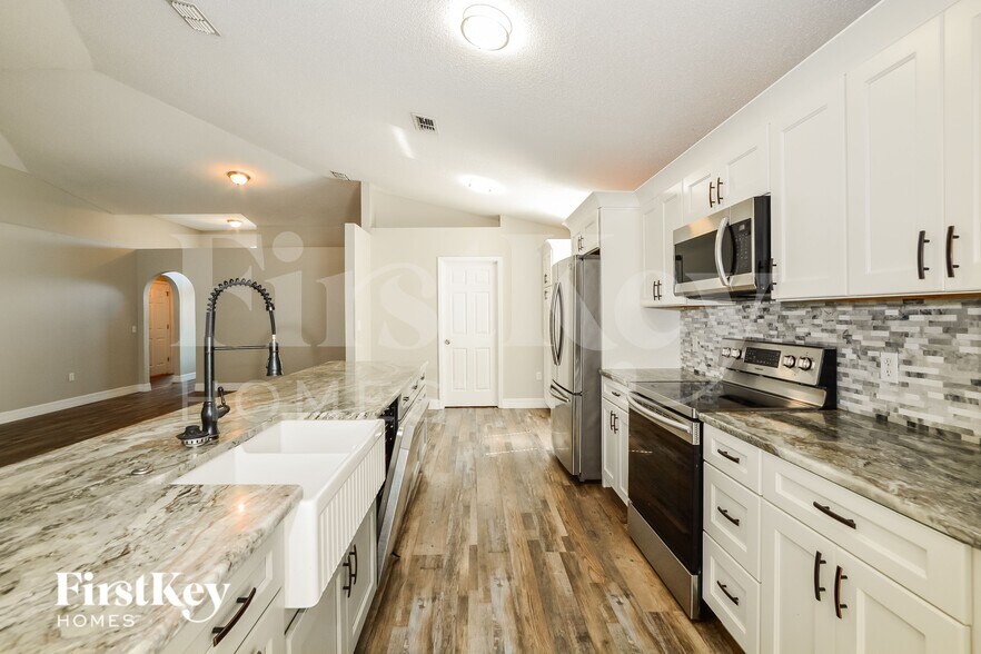 Building Photo - 637 Sunway Ln