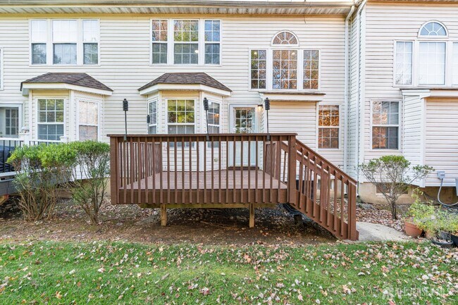 Building Photo - 356 Hawthorne Rd