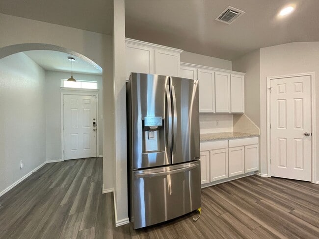 Building Photo - 301 Saddleback Trl
