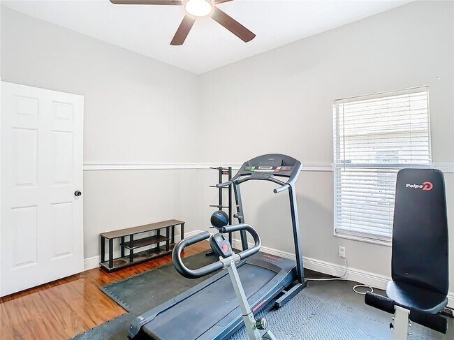 Building Photo - 16829 Midsummer Ln