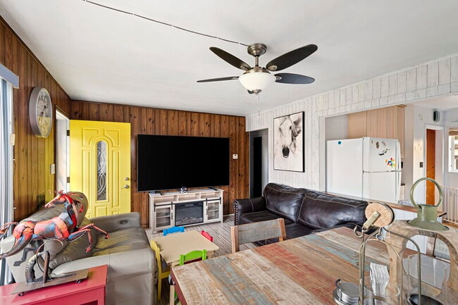 Building Photo - 10853 Pearl Ct