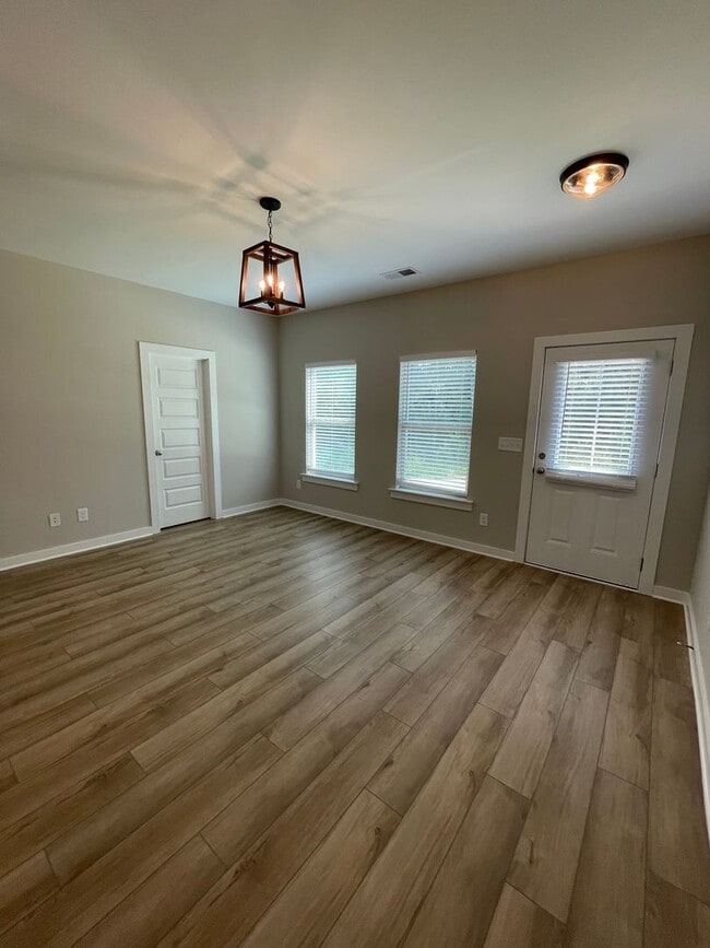 Building Photo - Home for Rent in Weaver, AL!!! View with 4...