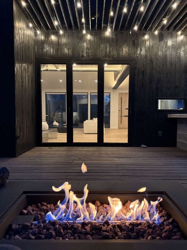 Building Photo - Modern Luxury Rental with Unobstructed Flatiron Views