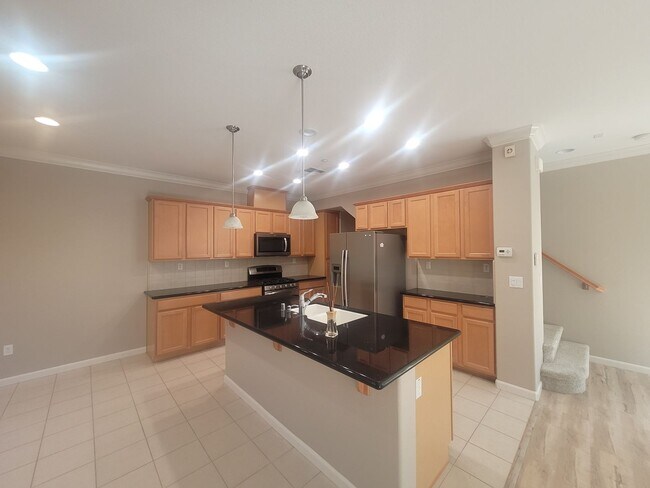 Building Photo - 5998 Camden Cir